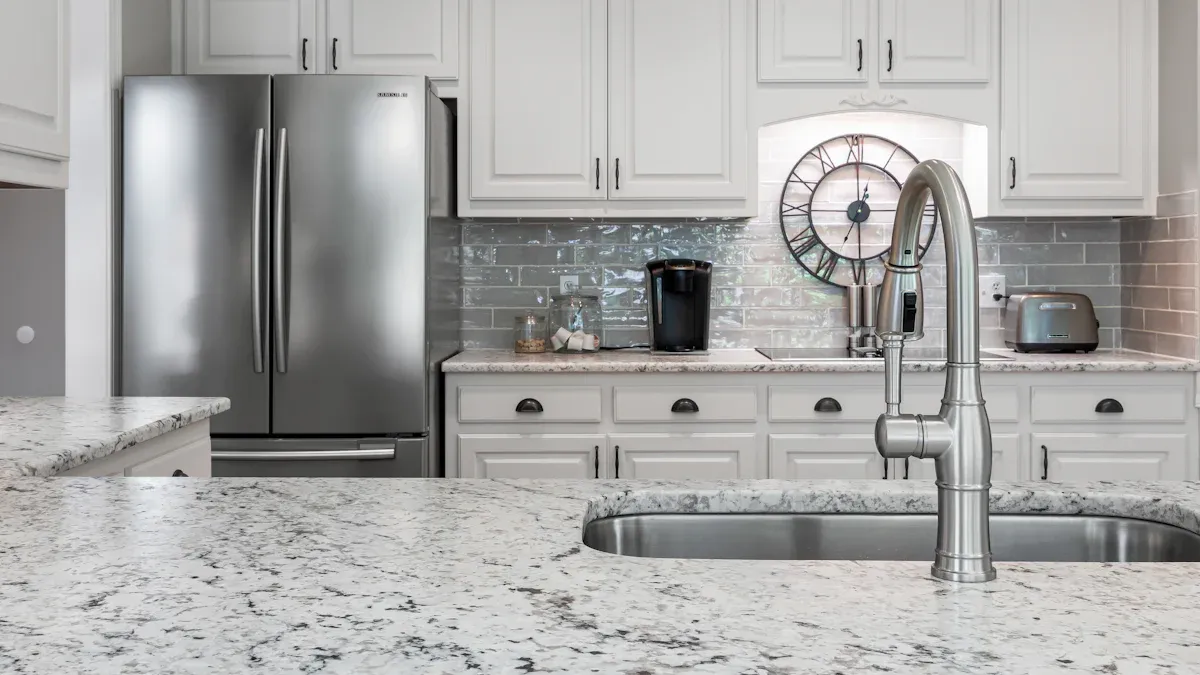 Comparing Different Unique and Decorative Kitchen Cabinet Knobs and Pulls for Your Home